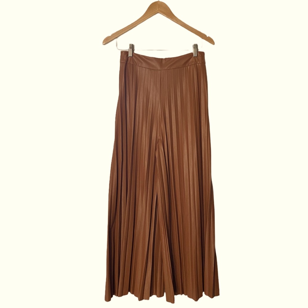 NWOT leather pleated palazzo wide leg fabulous pants size S/4